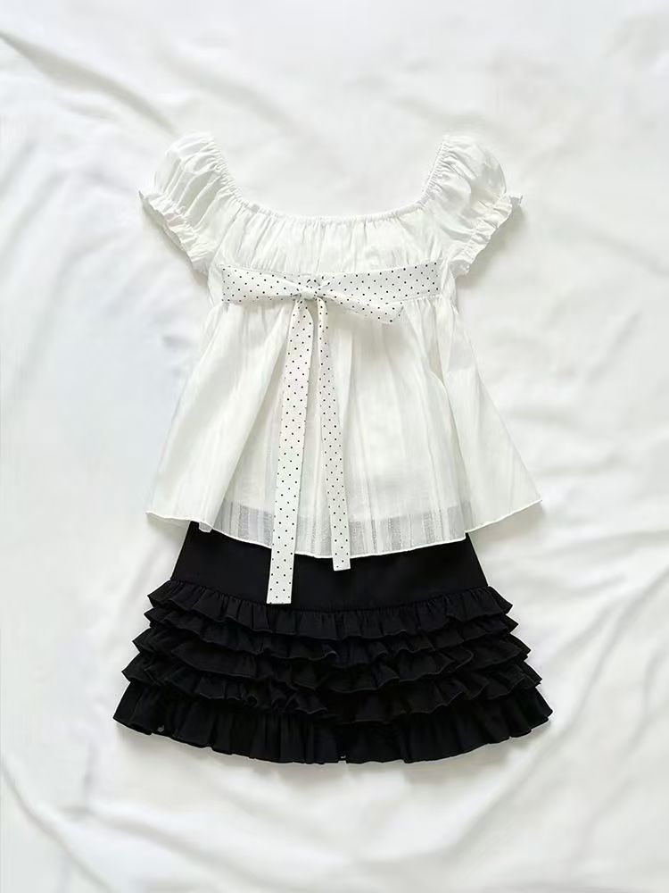 Puff Sleeve Blouse - แฟชั่นเกาหลีน่ารัก ลายจุด โบว์ แขนพอง สีขาว สีดำ